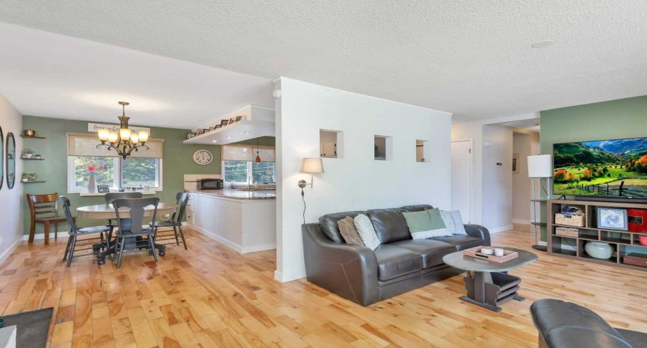 404 3 Avenue, Sundre, Alberta T0M 1X0, 4 Bedrooms Bedrooms, ,3 BathroomsBathrooms,Residential,For Sale,3,A2251856