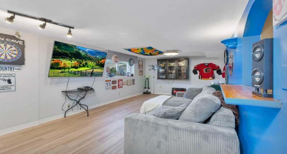 404 3 Avenue, Sundre, Alberta T0M 1X0, 4 Bedrooms Bedrooms, ,3 BathroomsBathrooms,Residential,For Sale,3,A2251856