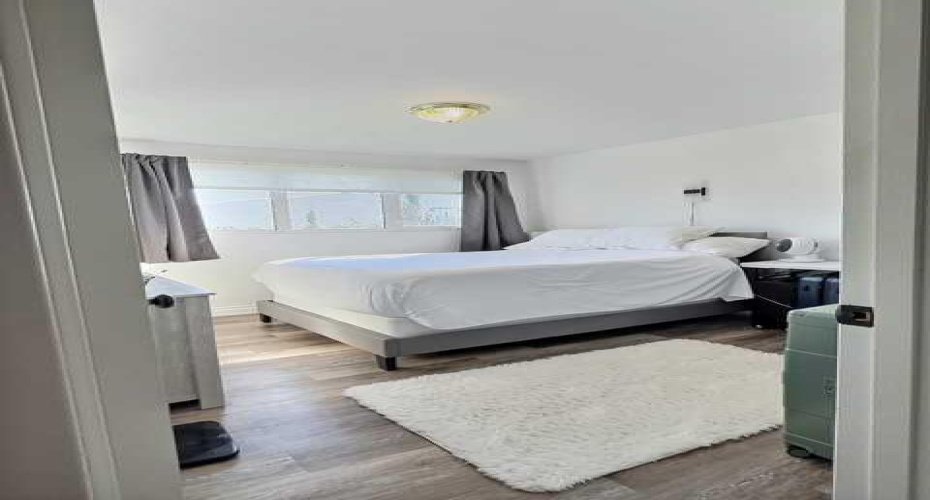 Suite Primary Bed Main