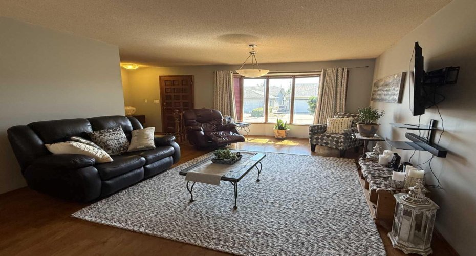 112 Stephens Crescent, Hanna, Alberta T0J 1P0, 3 Bedrooms Bedrooms, ,3 BathroomsBathrooms,Residential,For Sale,Stephens,A2252257