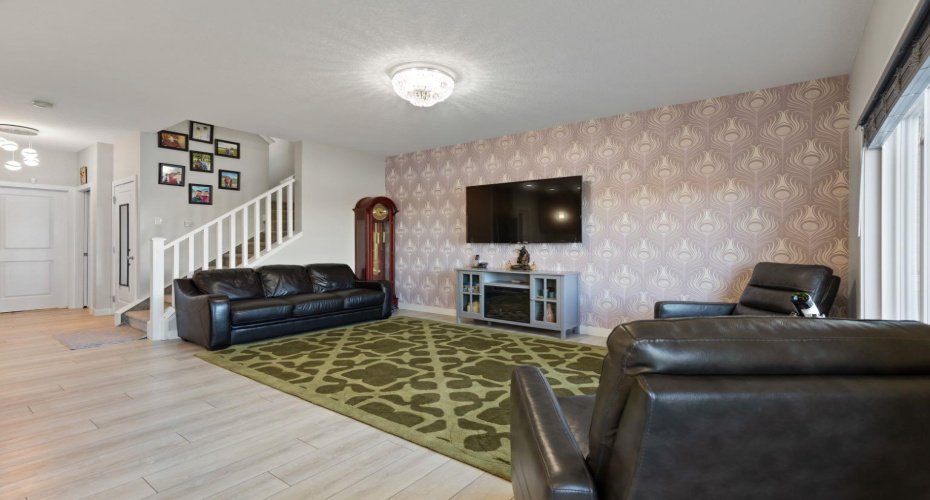 32 Cornerbrook Common, Calgary, Alberta T3N1M2, 6 Bedrooms Bedrooms, ,4 BathroomsBathrooms,Residential,For Sale,Cornerbrook,A2250368