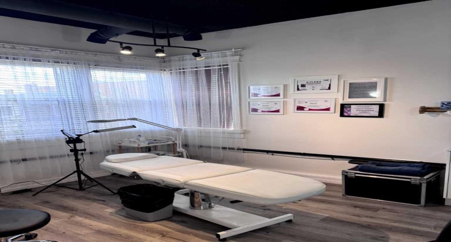 123 spa Street, Calgary, Alberta T2G2T3, ,Commercial,For Lease,spa,A2251206