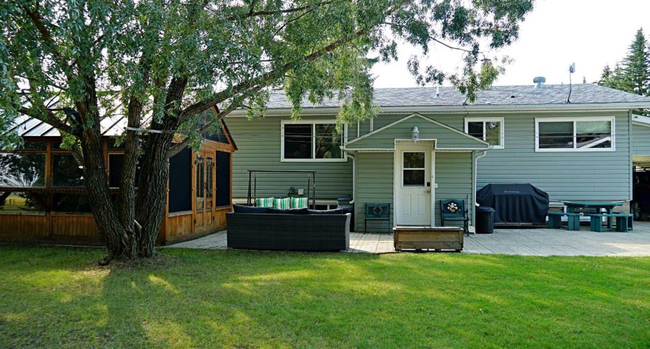 101 2nd Street, Derwent, Alberta T0B 1C0, 4 Bedrooms Bedrooms, ,2 BathroomsBathrooms,Residential,For Sale,2nd,A2252378