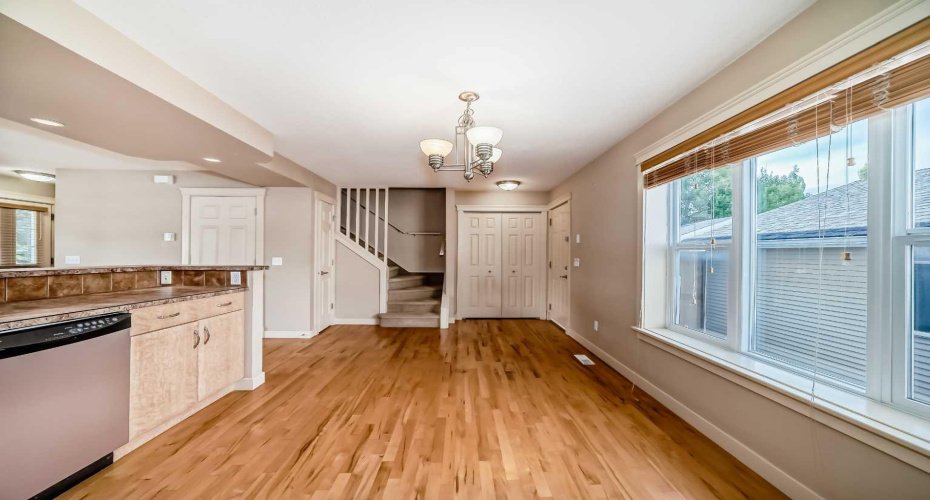 42 Ypres Green, Calgary, Alberta T2T 6M1, 2 Bedrooms Bedrooms, ,4 BathroomsBathrooms,Residential,For Sale,Ypres,A2252885