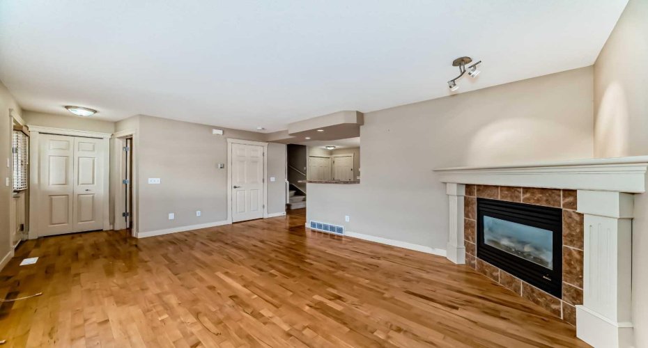 42 Ypres Green, Calgary, Alberta T2T 6M1, 2 Bedrooms Bedrooms, ,4 BathroomsBathrooms,Residential,For Sale,Ypres,A2252885