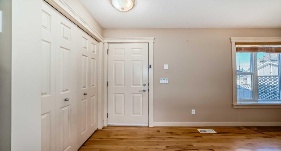 42 Ypres Green, Calgary, Alberta T2T 6M1, 2 Bedrooms Bedrooms, ,4 BathroomsBathrooms,Residential,For Sale,Ypres,A2252885