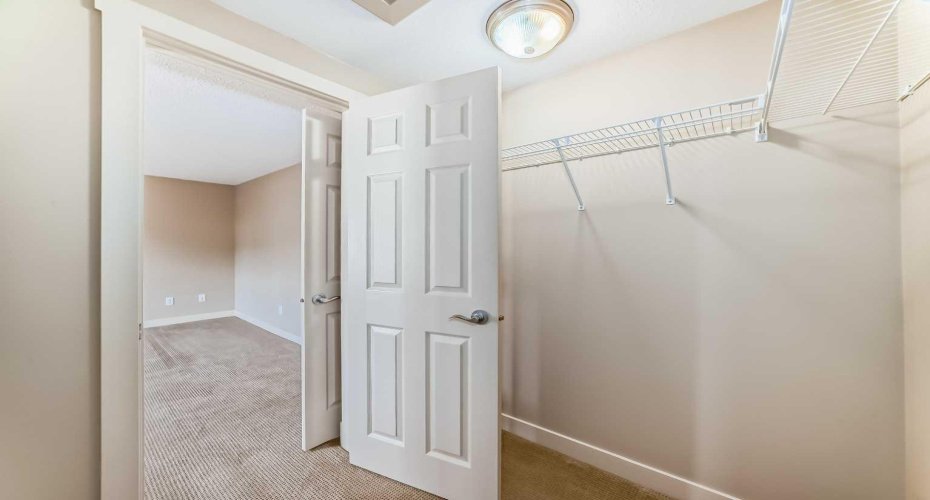 42 Ypres Green, Calgary, Alberta T2T 6M1, 2 Bedrooms Bedrooms, ,4 BathroomsBathrooms,Residential,For Sale,Ypres,A2252885