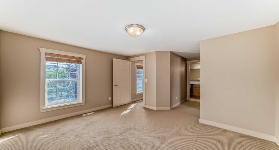 42 Ypres Green, Calgary, Alberta T2T 6M1, 2 Bedrooms Bedrooms, ,4 BathroomsBathrooms,Residential,For Sale,Ypres,A2252885