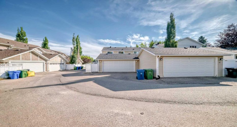 42 Ypres Green, Calgary, Alberta T2T 6M1, 2 Bedrooms Bedrooms, ,4 BathroomsBathrooms,Residential,For Sale,Ypres,A2252885