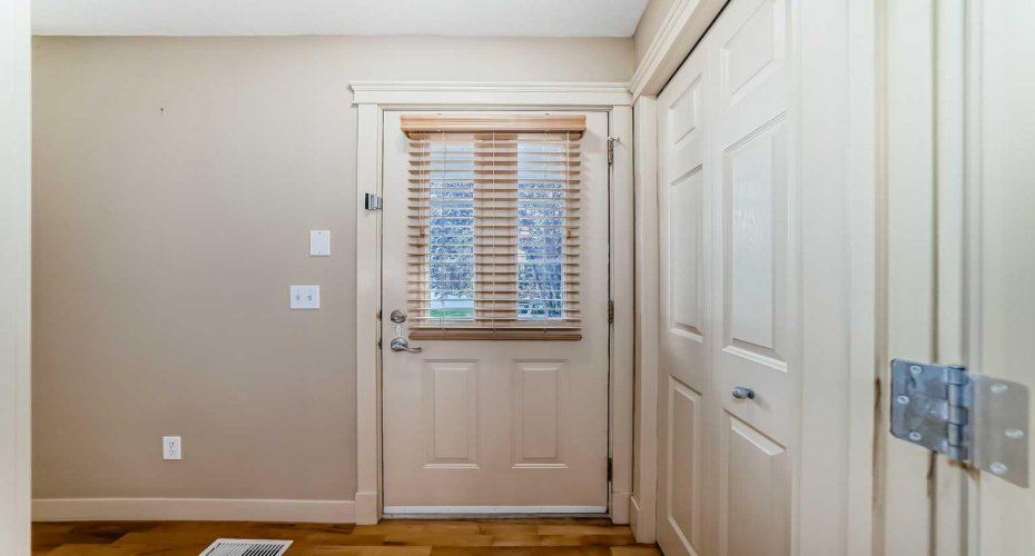 42 Ypres Green, Calgary, Alberta T2T 6M1, 2 Bedrooms Bedrooms, ,4 BathroomsBathrooms,Residential,For Sale,Ypres,A2252885