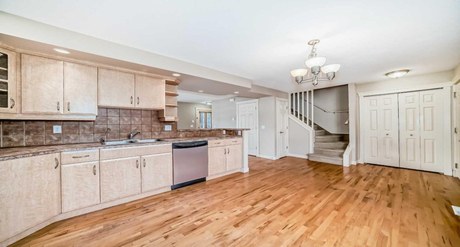 42 Ypres Green, Calgary, Alberta T2T 6M1, 2 Bedrooms Bedrooms, ,4 BathroomsBathrooms,Residential,For Sale,Ypres,A2252885