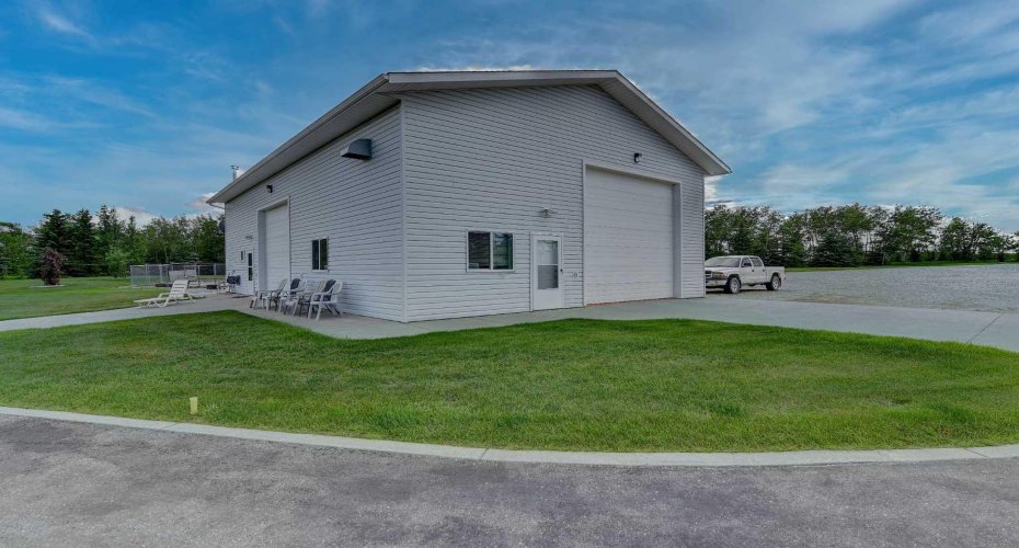 17 - 713019 RR 71, Rural Grande Prairie No. 1, County of, Alberta T8V 3A4, 5 Bedrooms Bedrooms, ,3 BathroomsBathrooms,Agri-business,For Sale,RR 71,A2253405