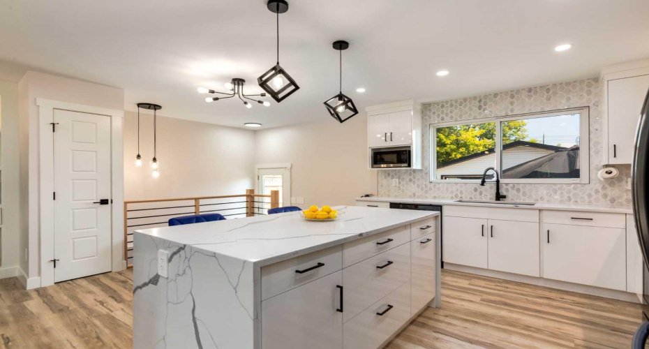 392 Cantrell Drive, Calgary, Alberta T2W 2E4, 4 Bedrooms Bedrooms, ,3 BathroomsBathrooms,Residential,For Sale,Cantrell,A2251732