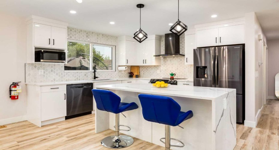 392 Cantrell Drive, Calgary, Alberta T2W 2E4, 4 Bedrooms Bedrooms, ,3 BathroomsBathrooms,Residential,For Sale,Cantrell,A2251732