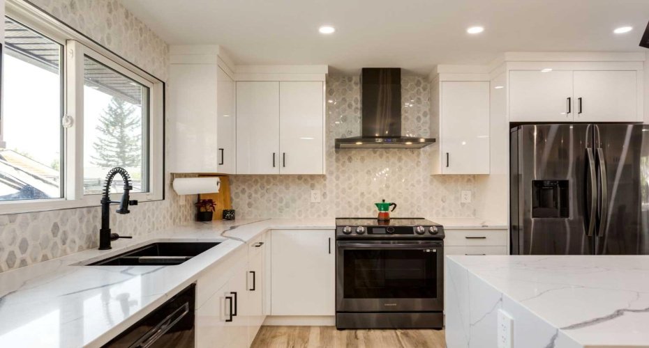 392 Cantrell Drive, Calgary, Alberta T2W 2E4, 4 Bedrooms Bedrooms, ,3 BathroomsBathrooms,Residential,For Sale,Cantrell,A2251732