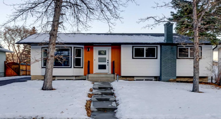 392 Cantrell Drive, Calgary, Alberta T2W 2E4, 4 Bedrooms Bedrooms, ,3 BathroomsBathrooms,Residential,For Sale,Cantrell,A2251732