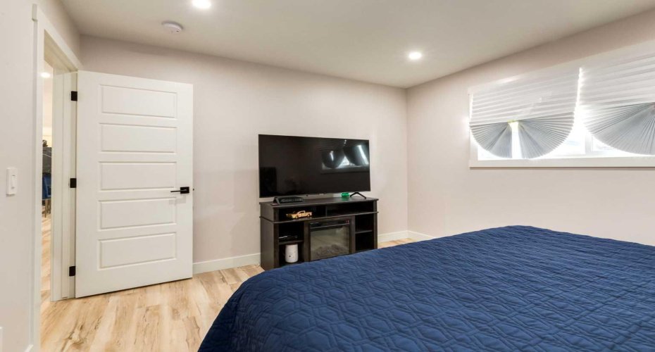 392 Cantrell Drive, Calgary, Alberta T2W 2E4, 4 Bedrooms Bedrooms, ,3 BathroomsBathrooms,Residential,For Sale,Cantrell,A2251732