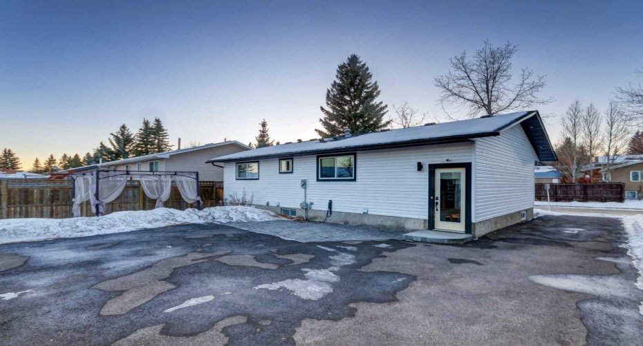 392 Cantrell Drive, Calgary, Alberta T2W 2E4, 4 Bedrooms Bedrooms, ,3 BathroomsBathrooms,Residential,For Sale,Cantrell,A2251732