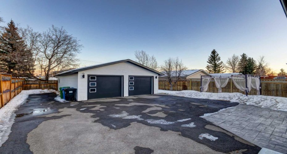 392 Cantrell Drive, Calgary, Alberta T2W 2E4, 4 Bedrooms Bedrooms, ,3 BathroomsBathrooms,Residential,For Sale,Cantrell,A2251732