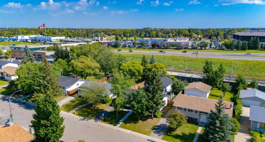 392 Cantrell Drive, Calgary, Alberta T2W 2E4, 4 Bedrooms Bedrooms, ,3 BathroomsBathrooms,Residential,For Sale,Cantrell,A2251732