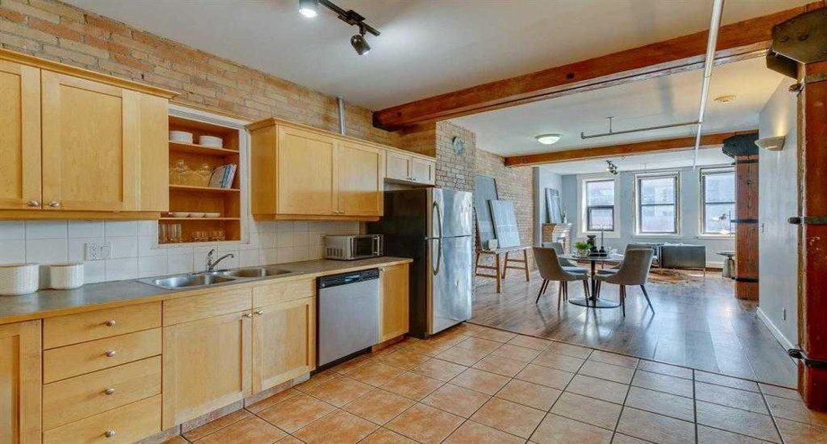 206 11 Avenue, Calgary, Alberta T2G 0X8, ,Commercial,For Sale,Imperial Lofts,11,A2253836