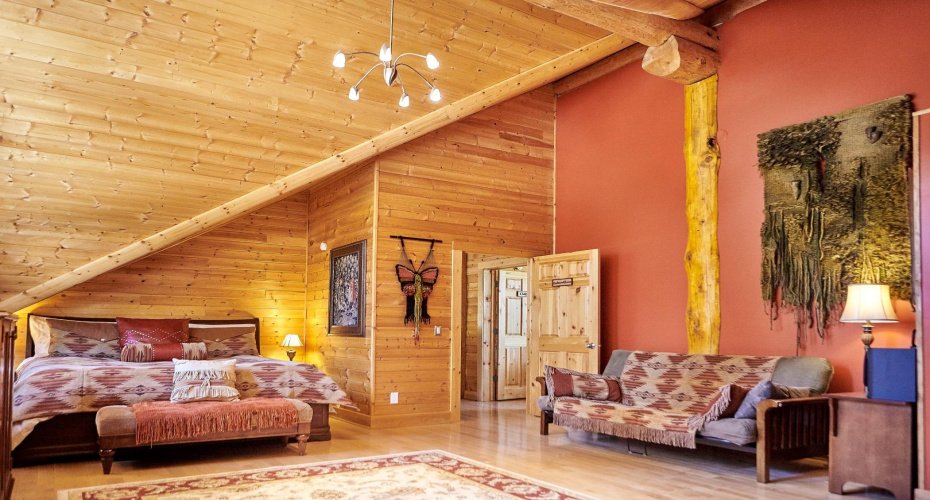 104 White Avenue, Bragg Creek, Alberta T0L 0K0, 7 Bedrooms Bedrooms, ,6 BathroomsBathrooms,Residential,For Sale,White,A2216524