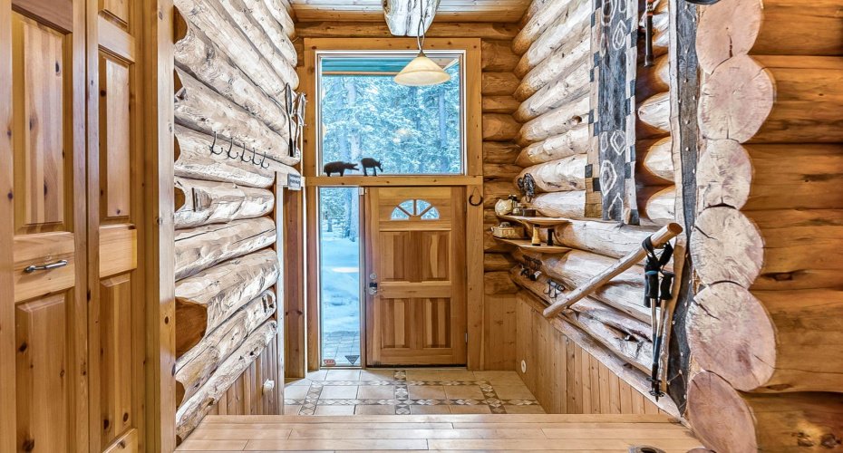 104 White Avenue, Bragg Creek, Alberta T0L 0K0, 7 Bedrooms Bedrooms, ,6 BathroomsBathrooms,Residential,For Sale,White,A2216524