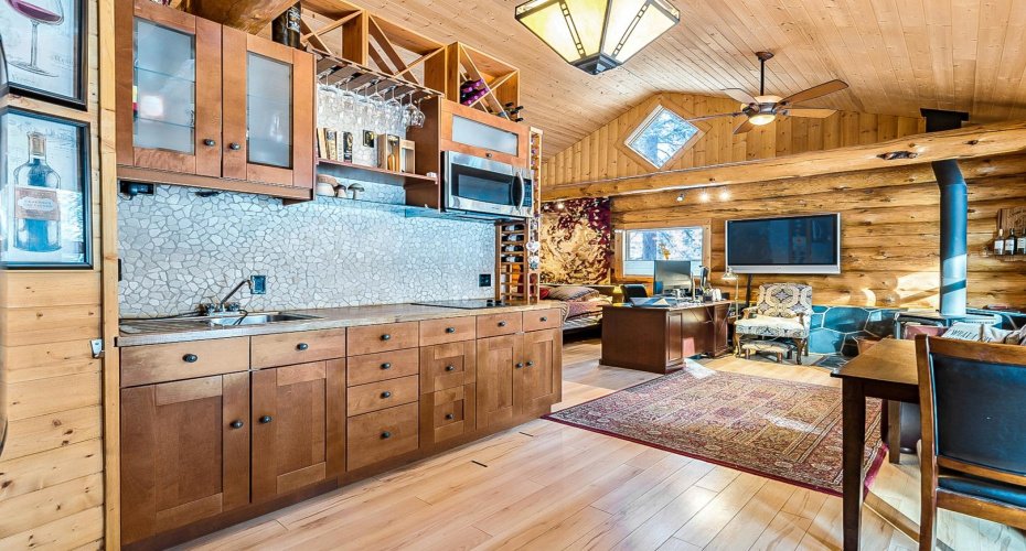 104 White Avenue, Bragg Creek, Alberta T0L 0K0, 7 Bedrooms Bedrooms, ,6 BathroomsBathrooms,Residential,For Sale,White,A2216524