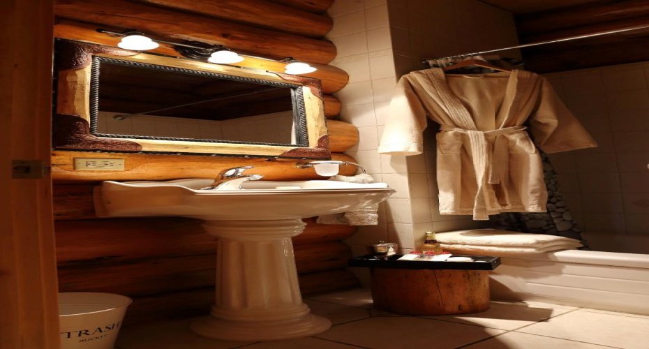 104 White Avenue, Bragg Creek, Alberta T0L 0K0, 7 Bedrooms Bedrooms, ,6 BathroomsBathrooms,Residential,For Sale,White,A2216524