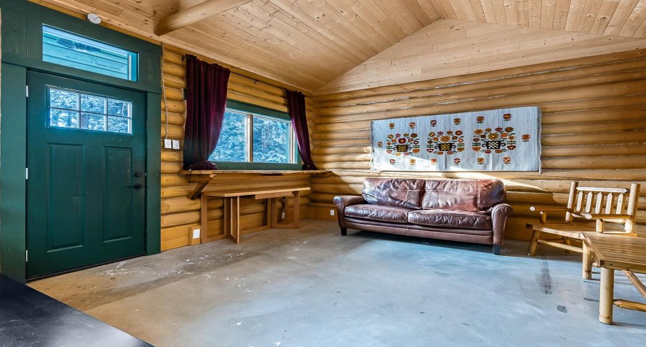 104 White Avenue, Bragg Creek, Alberta T0L 0K0, 7 Bedrooms Bedrooms, ,6 BathroomsBathrooms,Residential,For Sale,White,A2216524