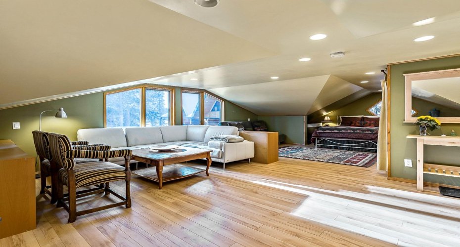 104 White Avenue, Bragg Creek, Alberta T0L 0K0, 7 Bedrooms Bedrooms, ,6 BathroomsBathrooms,Residential,For Sale,White,A2216524