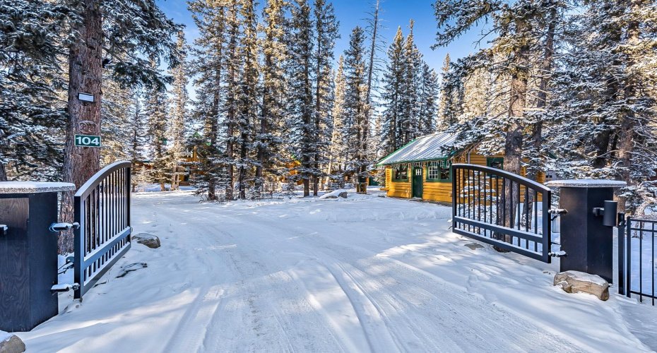 104 White Avenue, Bragg Creek, Alberta T0L 0K0, 7 Bedrooms Bedrooms, ,6 BathroomsBathrooms,Residential,For Sale,White,A2216524