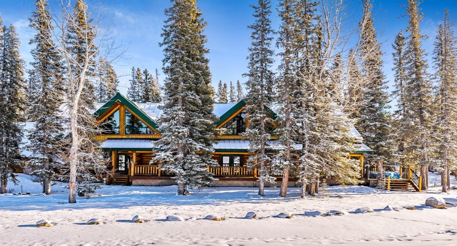 104 White Avenue, Bragg Creek, Alberta T0L 0K0, 7 Bedrooms Bedrooms, ,6 BathroomsBathrooms,Residential,For Sale,White,A2216524