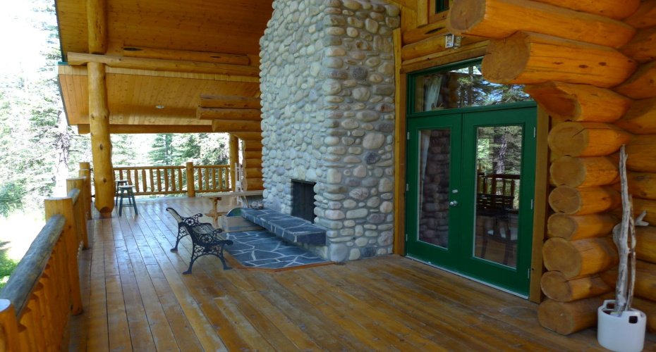 104 White Avenue, Bragg Creek, Alberta T0L 0K0, 7 Bedrooms Bedrooms, ,6 BathroomsBathrooms,Residential,For Sale,White,A2216524