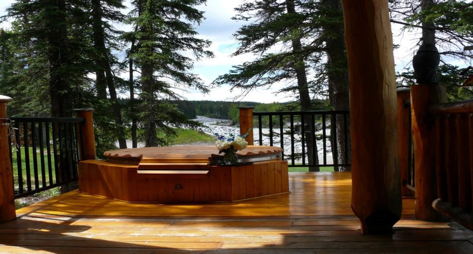 104 White Avenue, Bragg Creek, Alberta T0L 0K0, 7 Bedrooms Bedrooms, ,6 BathroomsBathrooms,Residential,For Sale,White,A2216524