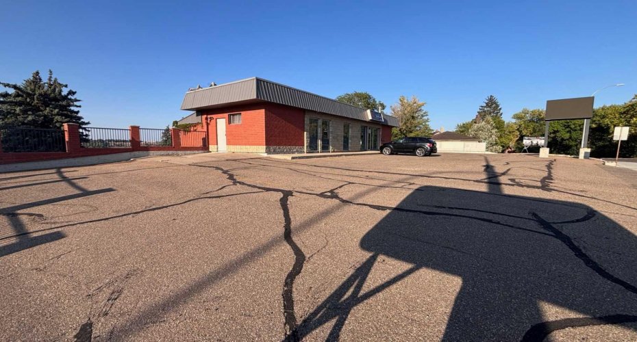 20 3 Street, Medicine Hat, Alberta T1A0G2, ,Commercial,For Lease,3,A2254758