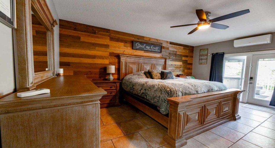 24426 East River Road, Hinton, Alberta T7V 1X7, 6 Bedrooms Bedrooms, ,5 BathroomsBathrooms,Residential,For Sale,East River,A2254750