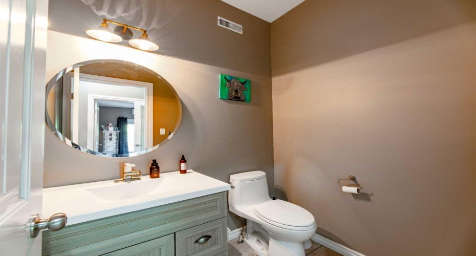 24426 East River Road, Hinton, Alberta T7V 1X7, 6 Bedrooms Bedrooms, ,5 BathroomsBathrooms,Residential,For Sale,East River,A2254750