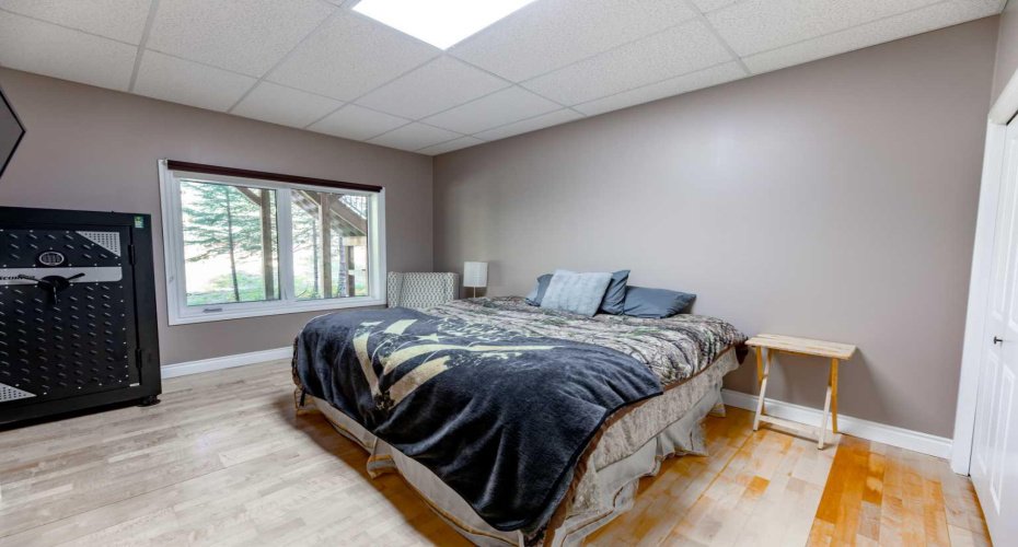 24426 East River Road, Hinton, Alberta T7V 1X7, 6 Bedrooms Bedrooms, ,5 BathroomsBathrooms,Residential,For Sale,East River,A2254750