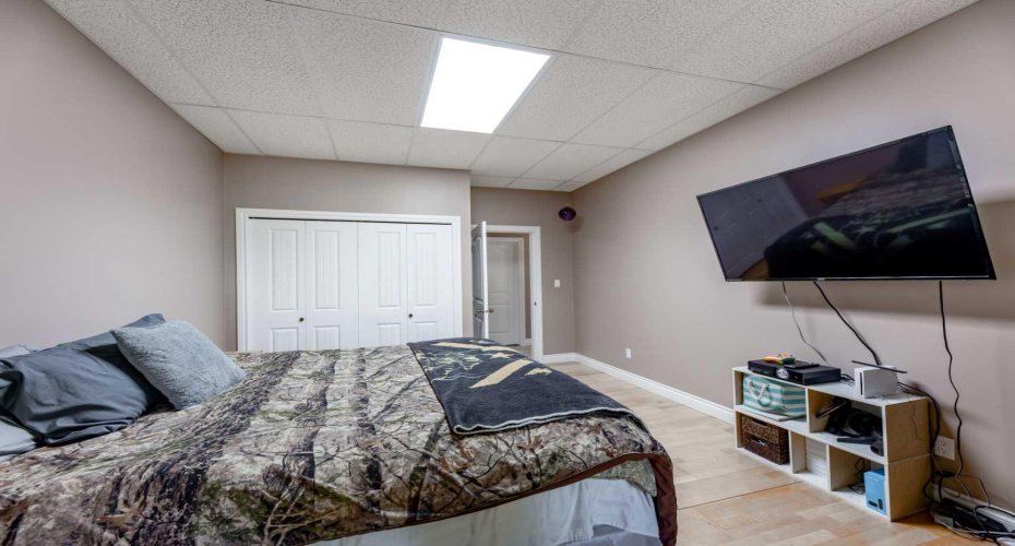 24426 East River Road, Hinton, Alberta T7V 1X7, 6 Bedrooms Bedrooms, ,5 BathroomsBathrooms,Residential,For Sale,East River,A2254750