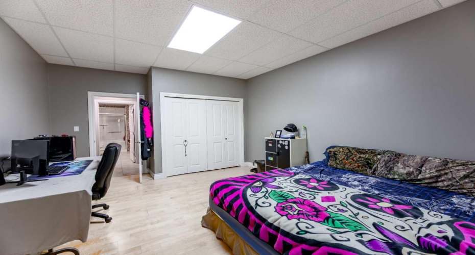 24426 East River Road, Hinton, Alberta T7V 1X7, 6 Bedrooms Bedrooms, ,5 BathroomsBathrooms,Residential,For Sale,East River,A2254750