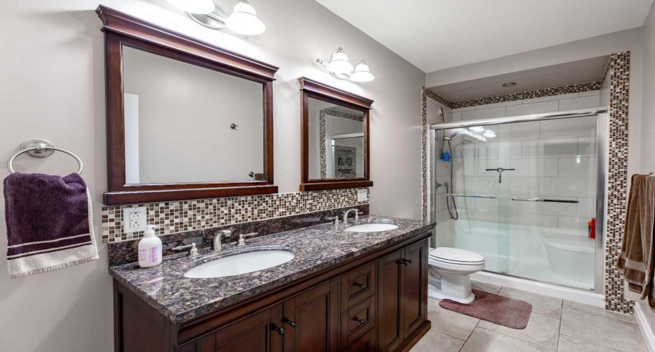 24426 East River Road, Hinton, Alberta T7V 1X7, 6 Bedrooms Bedrooms, ,5 BathroomsBathrooms,Residential,For Sale,East River,A2254750