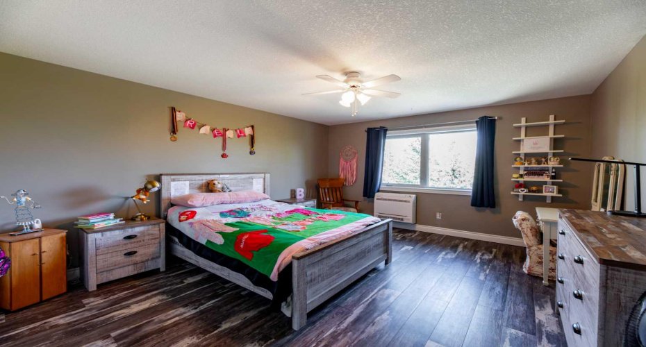 24426 East River Road, Hinton, Alberta T7V 1X7, 6 Bedrooms Bedrooms, ,5 BathroomsBathrooms,Residential,For Sale,East River,A2254750