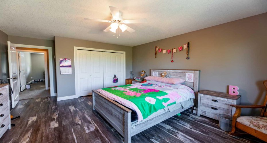 24426 East River Road, Hinton, Alberta T7V 1X7, 6 Bedrooms Bedrooms, ,5 BathroomsBathrooms,Residential,For Sale,East River,A2254750