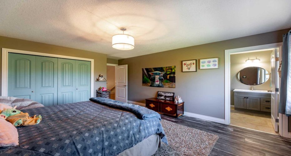 24426 East River Road, Hinton, Alberta T7V 1X7, 6 Bedrooms Bedrooms, ,5 BathroomsBathrooms,Residential,For Sale,East River,A2254750