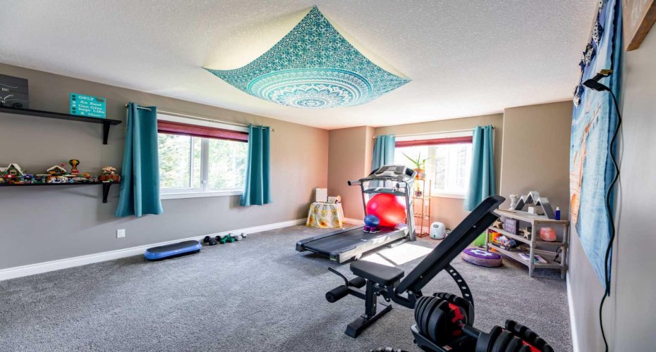 24426 East River Road, Hinton, Alberta T7V 1X7, 6 Bedrooms Bedrooms, ,5 BathroomsBathrooms,Residential,For Sale,East River,A2254750