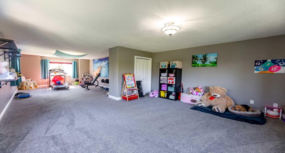 24426 East River Road, Hinton, Alberta T7V 1X7, 6 Bedrooms Bedrooms, ,5 BathroomsBathrooms,Residential,For Sale,East River,A2254750