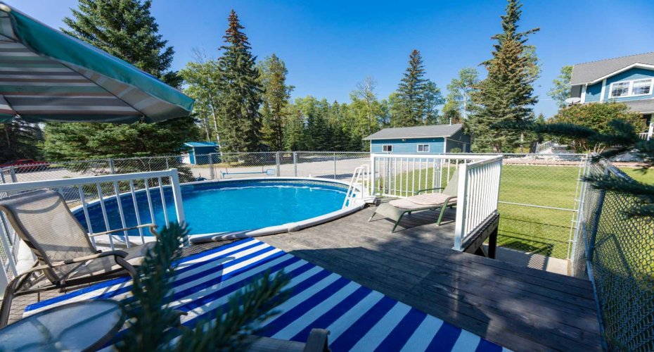 24426 East River Road, Hinton, Alberta T7V 1X7, 6 Bedrooms Bedrooms, ,5 BathroomsBathrooms,Residential,For Sale,East River,A2254750