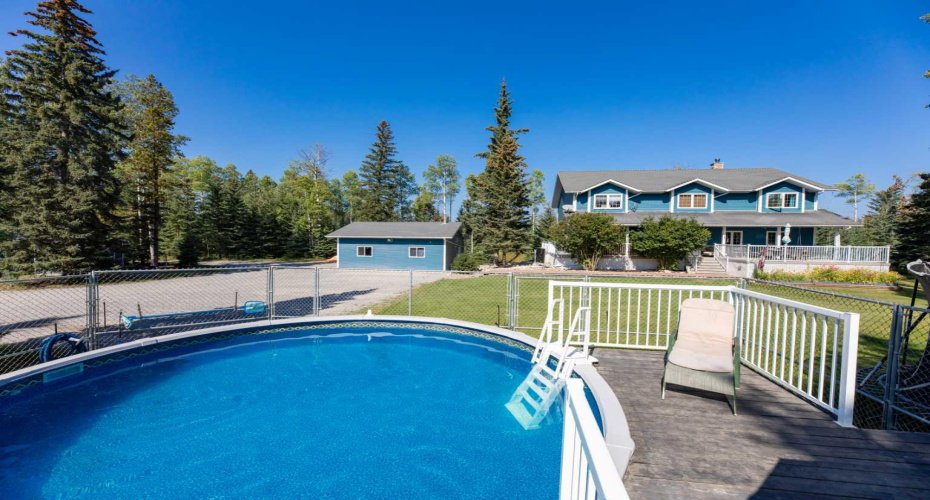 24426 East River Road, Hinton, Alberta T7V 1X7, 6 Bedrooms Bedrooms, ,5 BathroomsBathrooms,Residential,For Sale,East River,A2254750