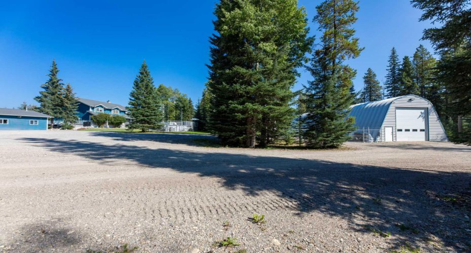 24426 East River Road, Hinton, Alberta T7V 1X7, 6 Bedrooms Bedrooms, ,5 BathroomsBathrooms,Residential,For Sale,East River,A2254750